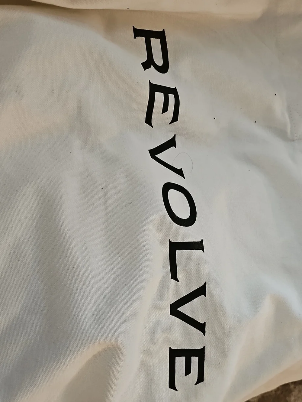 REVOLVE simple white
